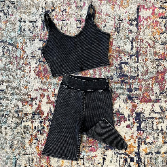 MATCHING SET: Cropped Tank + High Waisted Biker Shorts - Picture 5 of 5